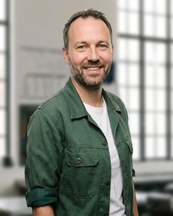 Thomas Lehner in der Werkstatt